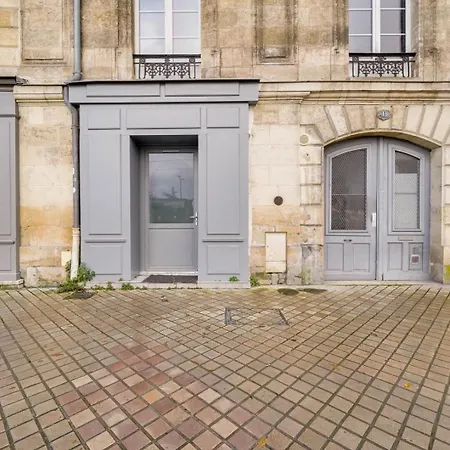 Superbe Sur Les Quais De * Bordeaux