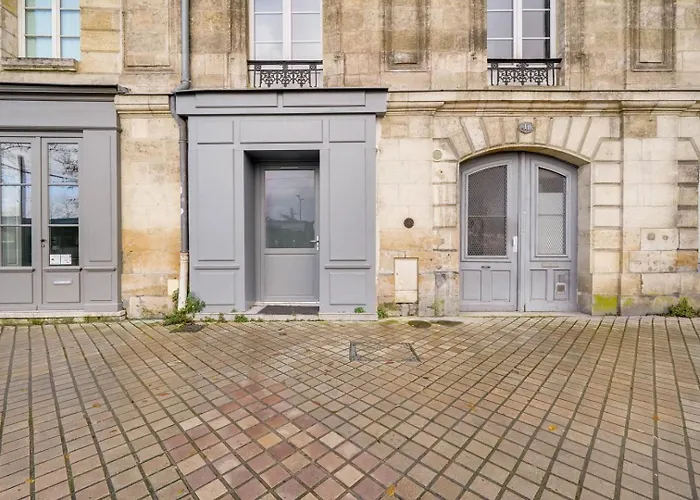 Superbe Sur Les Quais De * Bordeaux